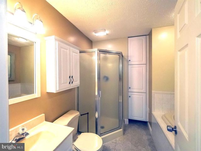 7701 CROOM RD, Upper Marlboro, MD 20772