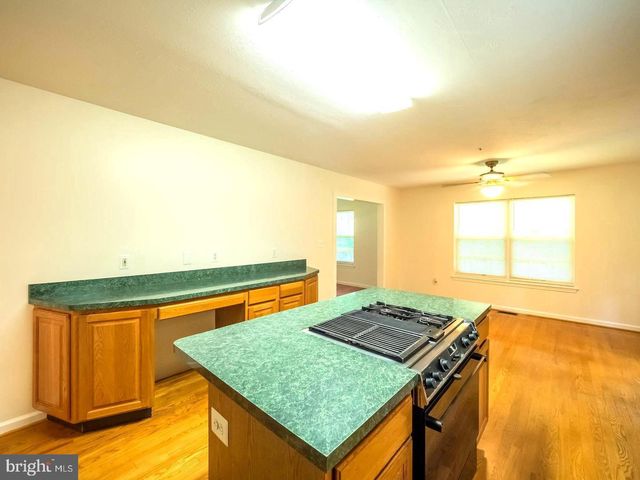 7701 CROOM RD, Upper Marlboro, MD 20772