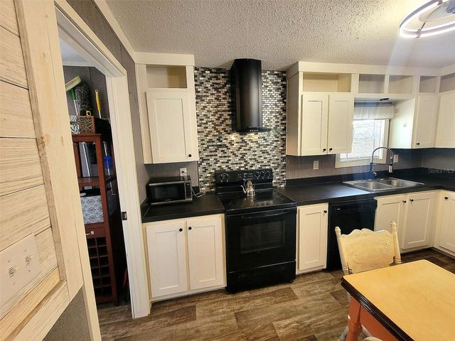 2231 SE STATE ROAD 121, Morriston, FL 32668