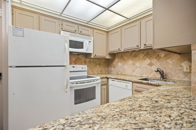 740 Weston Rd Apt 205, Hot Springs, AR 71913