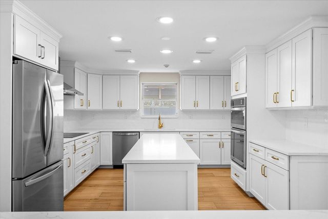 24 DOLPHIN DRIVE, Treasure Island, FL 33706