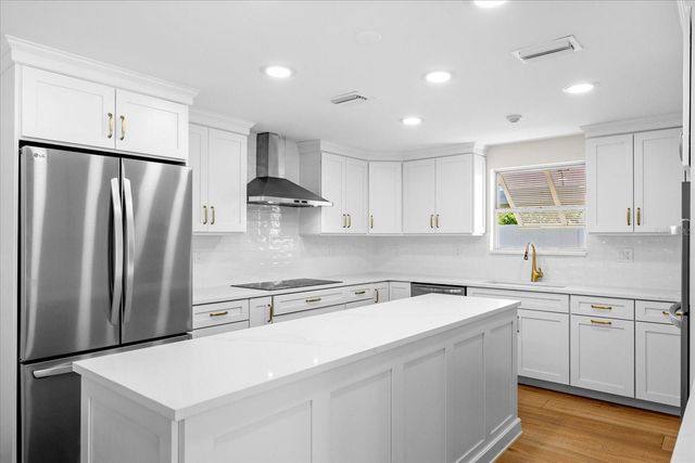 24 DOLPHIN DRIVE, Treasure Island, FL 33706