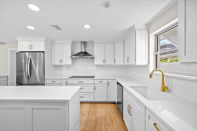 24 DOLPHIN DRIVE, Treasure Island, FL 33706