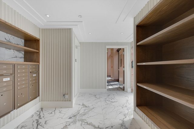 1040 W Huron Street 107, Chicago, IL 60642