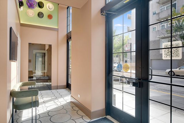 1040 W Huron Street 107, Chicago, IL 60642