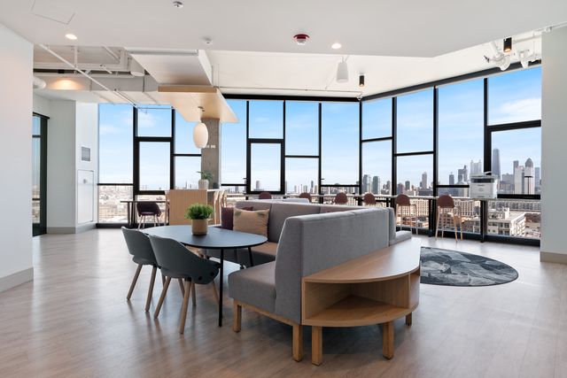 1040 W Huron Street 107, Chicago, IL 60642