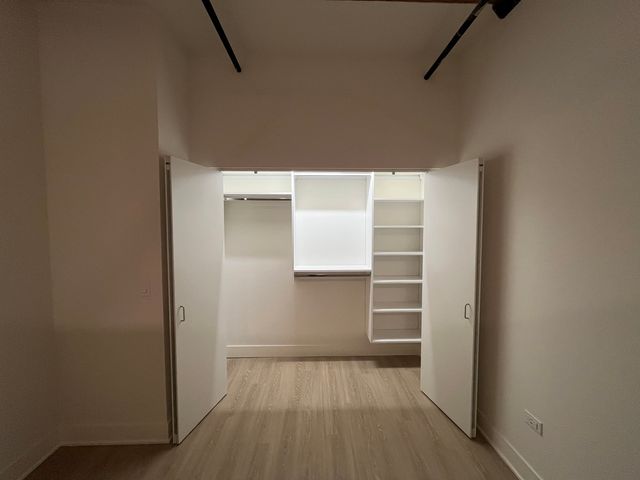 1040 W Huron Street 107, Chicago, IL 60642