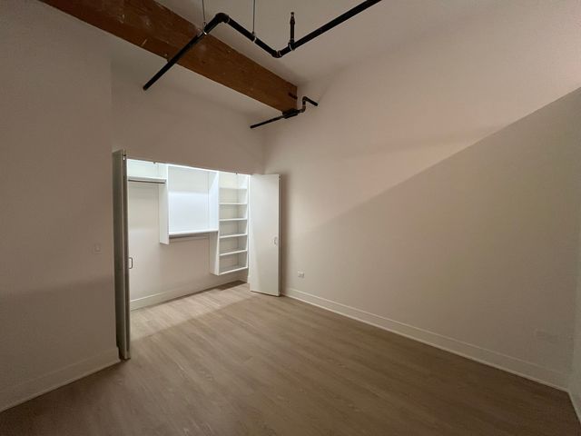 1040 W Huron Street 107, Chicago, IL 60642