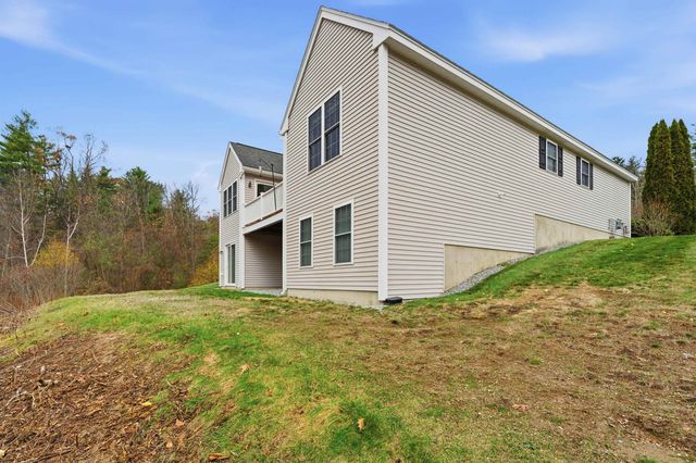 10 Dewberry Lane, Hooksett, NH 03106