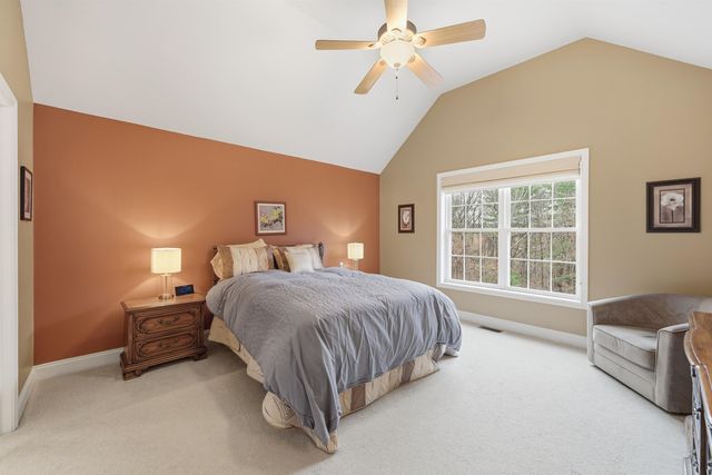 10 Dewberry Lane, Hooksett, NH 03106