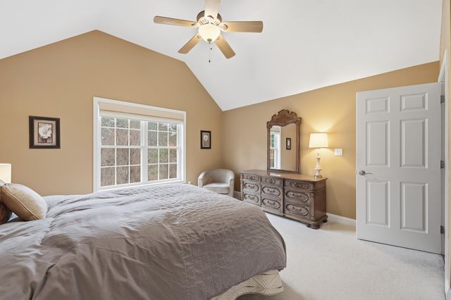 10 Dewberry Lane, Hooksett, NH 03106