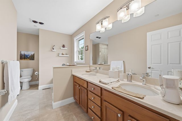 10 Dewberry Lane, Hooksett, NH 03106