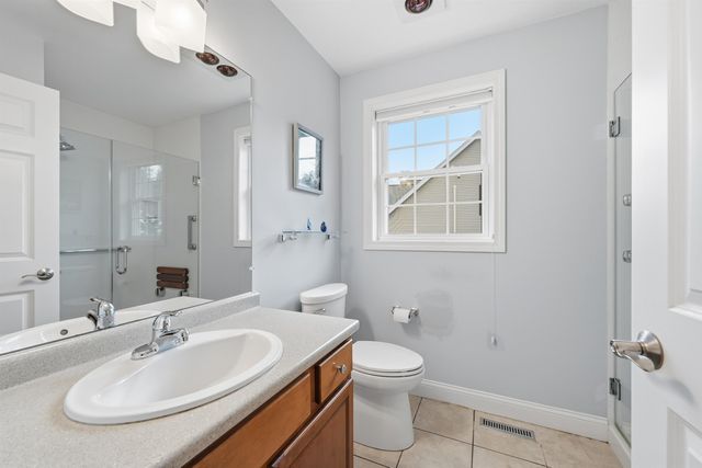 10 Dewberry Lane, Hooksett, NH 03106