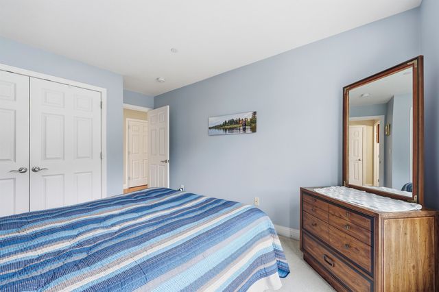 10 Dewberry Lane, Hooksett, NH 03106