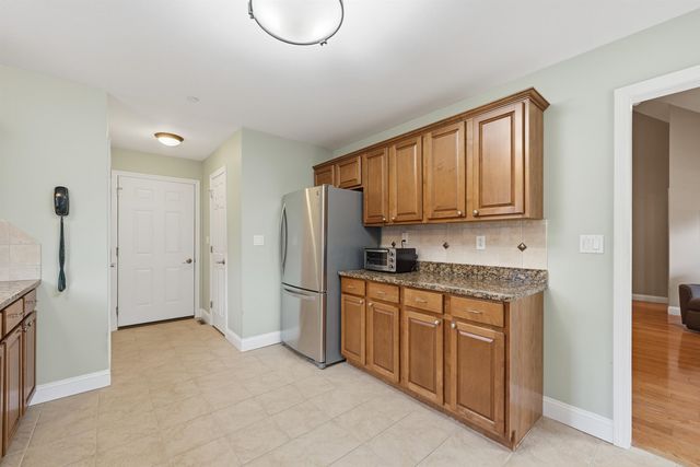 10 Dewberry Lane, Hooksett, NH 03106