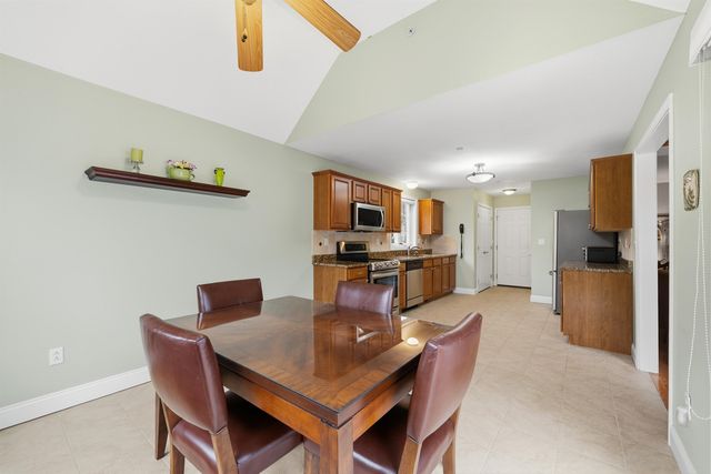 10 Dewberry Lane, Hooksett, NH 03106