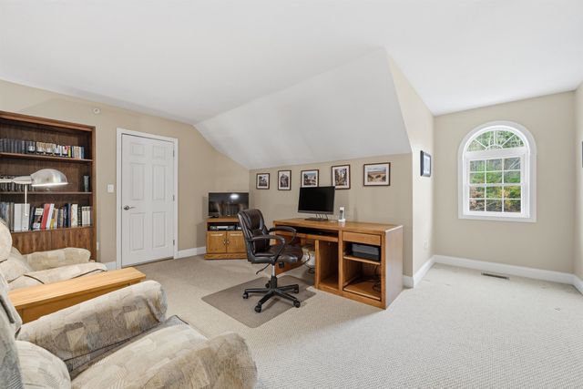 10 Dewberry Lane, Hooksett, NH 03106