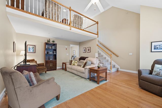 10 Dewberry Lane, Hooksett, NH 03106