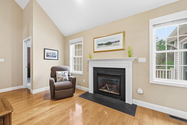 10 Dewberry Lane, Hooksett, NH 03106