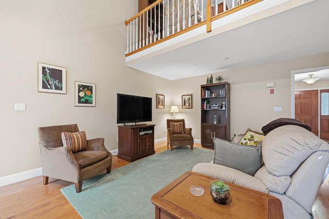 10 Dewberry Lane, Hooksett, NH 03106