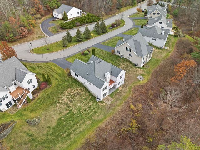 10 Dewberry Lane, Hooksett, NH 03106