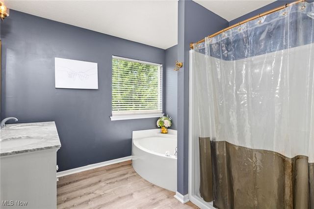 1031 Ledgestone Drive, Wadsworth, OH 44281