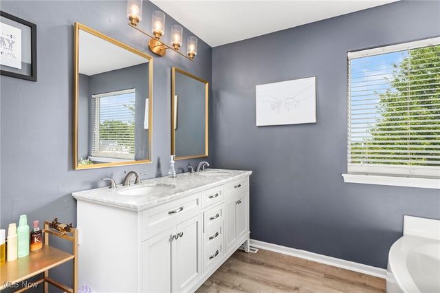 1031 Ledgestone Drive, Wadsworth, OH 44281