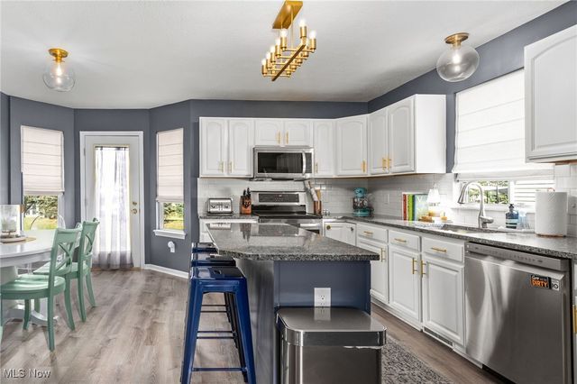 1031 Ledgestone Drive, Wadsworth, OH 44281