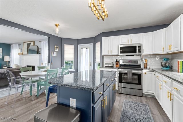 1031 Ledgestone Drive, Wadsworth, OH 44281