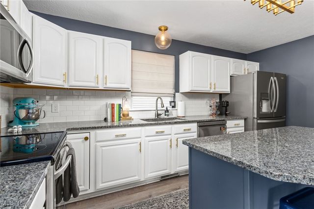 1031 Ledgestone Drive, Wadsworth, OH 44281