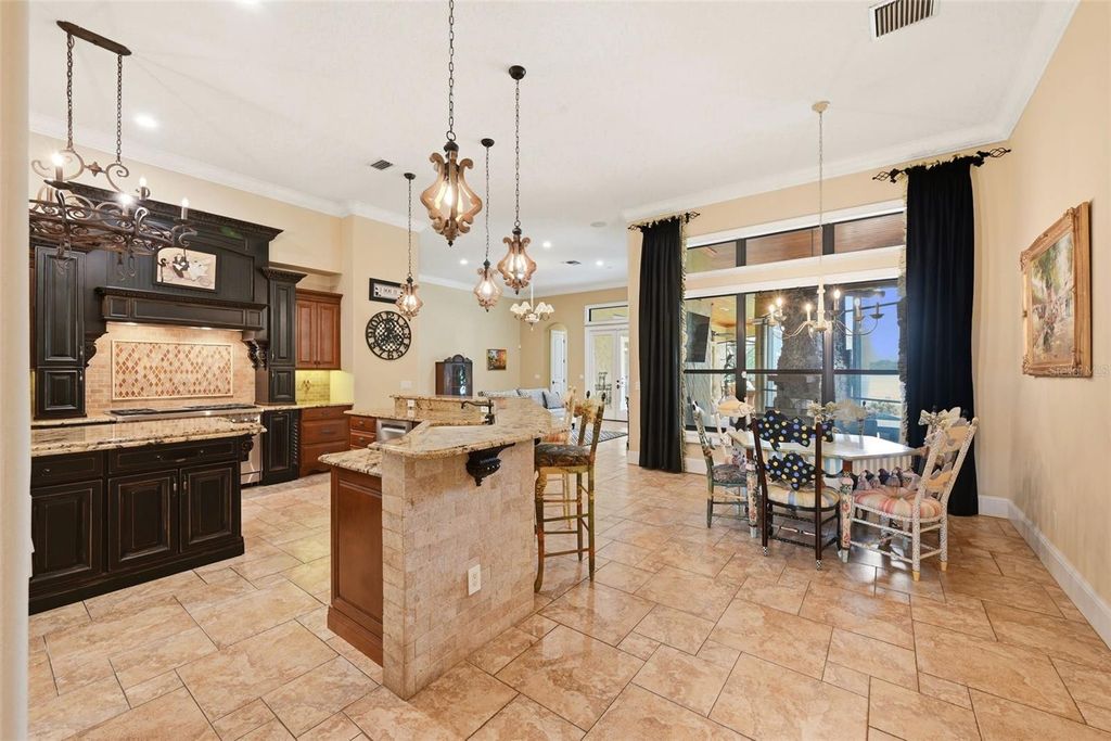Image 16 of property listing at 9679 WESTOVER ROBERTS RD, Windermere, FL 34786