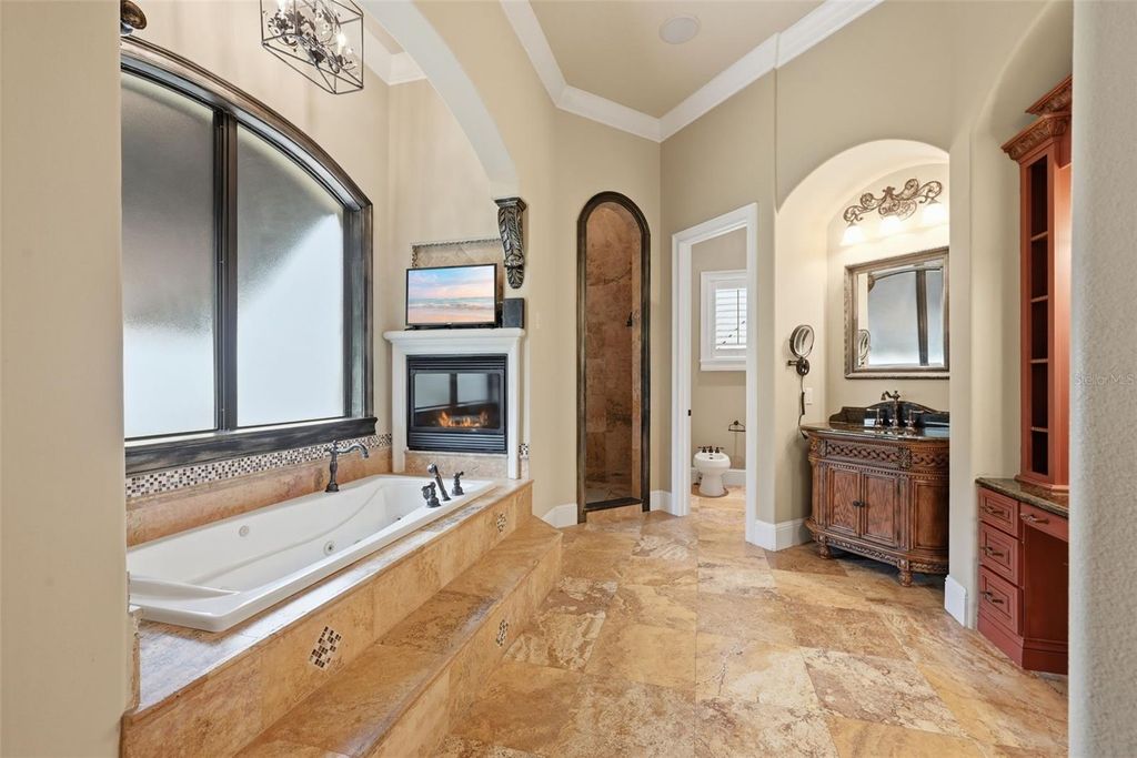 Image 37 of property listing at 9679 WESTOVER ROBERTS RD, Windermere, FL 34786
