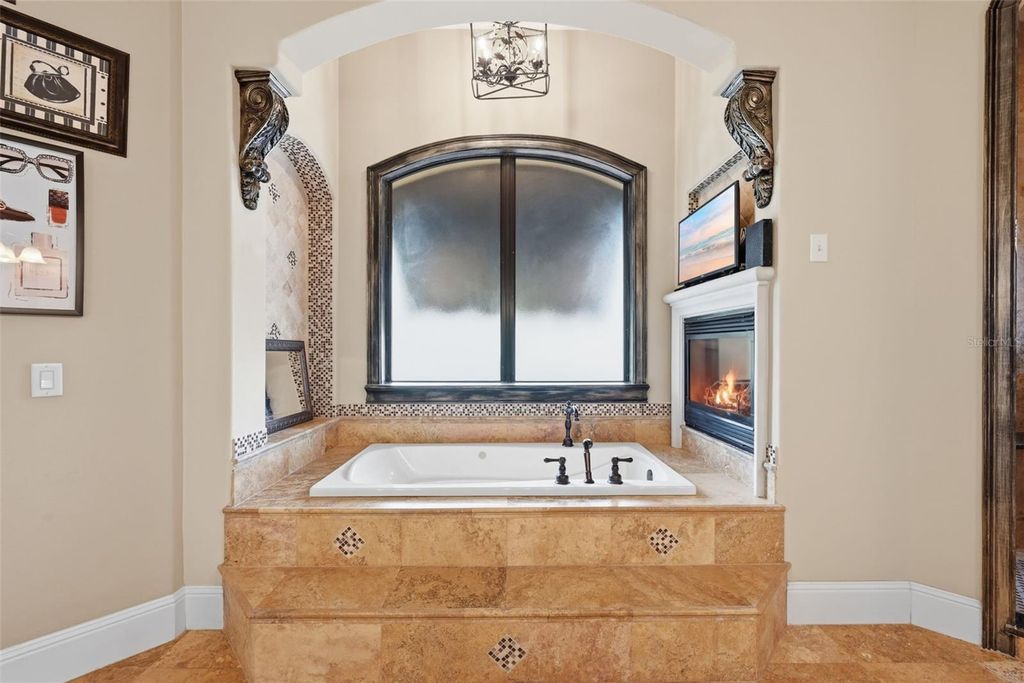 Image 38 of property listing at 9679 WESTOVER ROBERTS RD, Windermere, FL 34786