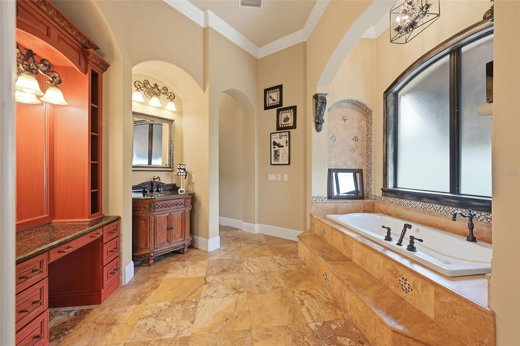Image 39 of property listing at 9679 WESTOVER ROBERTS RD, Windermere, FL 34786