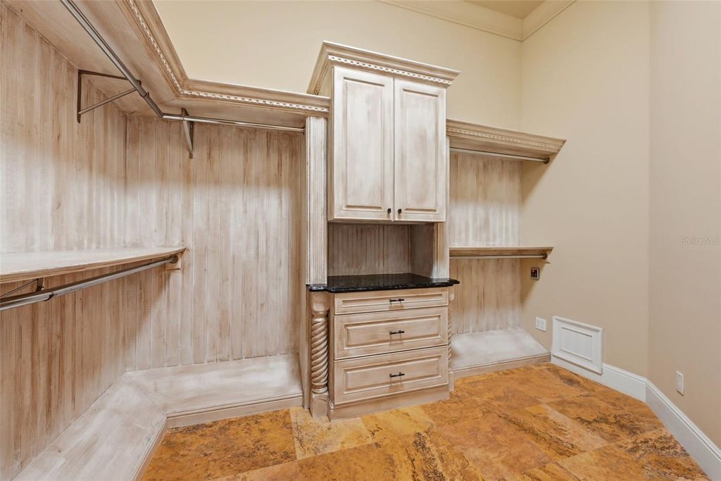 Image 41 of property listing at 9679 WESTOVER ROBERTS RD, Windermere, FL 34786