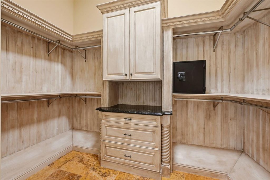 Image 42 of property listing at 9679 WESTOVER ROBERTS RD, Windermere, FL 34786