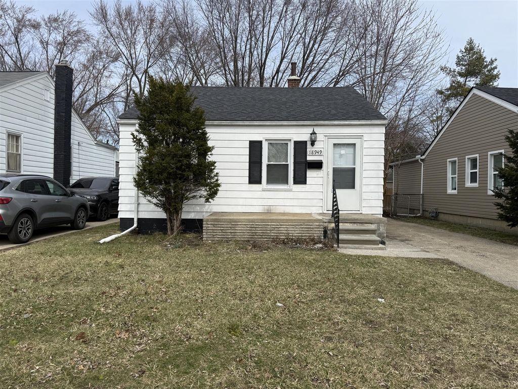 18949 Washtenaw Street, Harper Woods, MI 48225