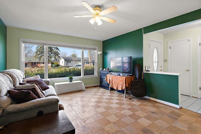 251 Clearmont Drive, Elk Grove Village, IL 60007