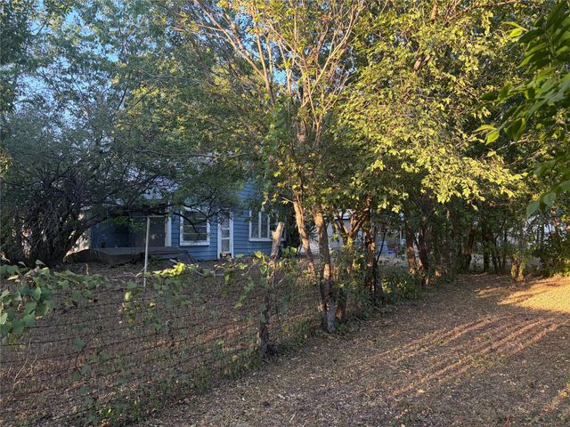 112 E Indiana Avenue, Midlothian, TX 76065