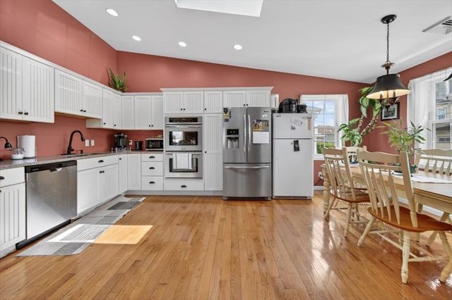 8 Alsop St, Fall River, MA 02723