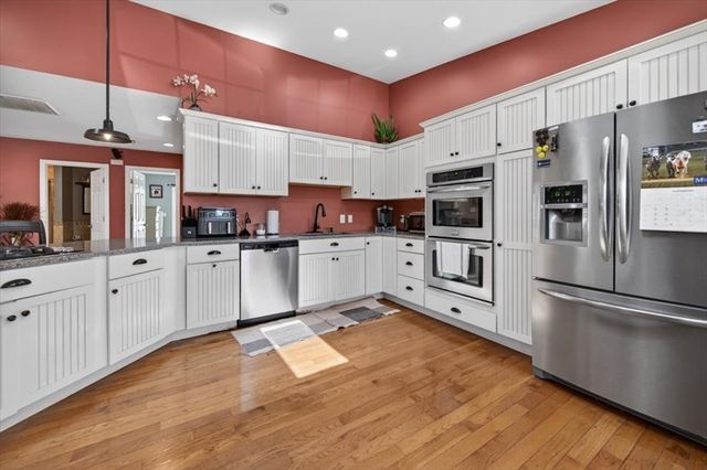 8 Alsop St, Fall River, MA 02723