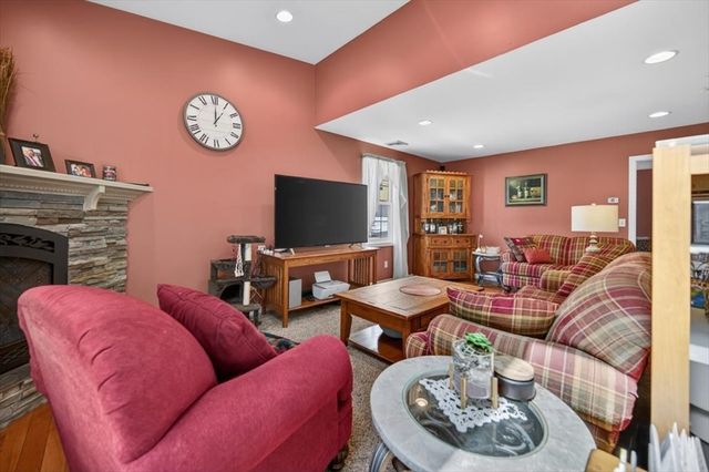 8 Alsop St, Fall River, MA 02723