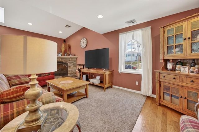 8 Alsop St, Fall River, MA 02723