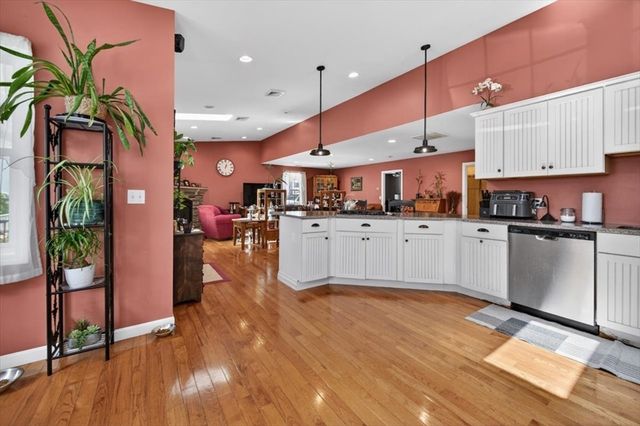 8 Alsop St, Fall River, MA 02723