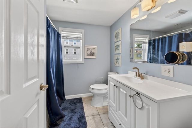 8 Alsop St, Fall River, MA 02723