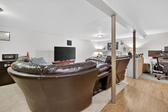 8 Alsop St, Fall River, MA 02723