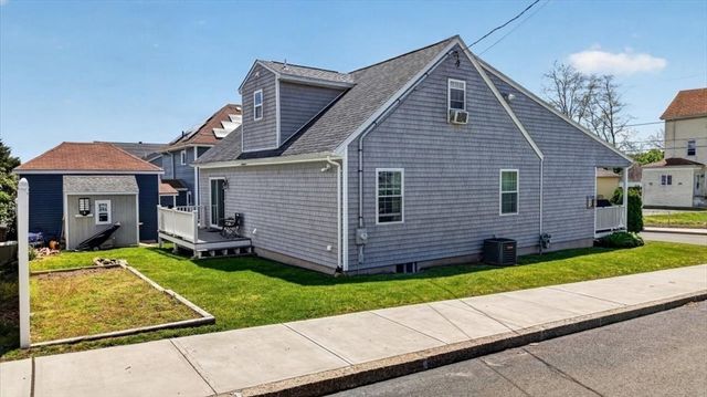 8 Alsop St, Fall River, MA 02723