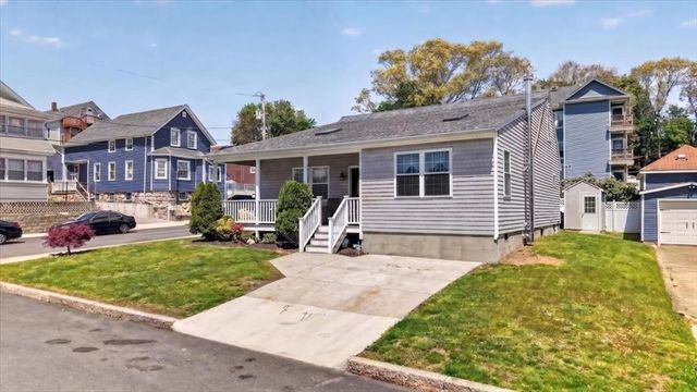 8 Alsop St, Fall River, MA 02723