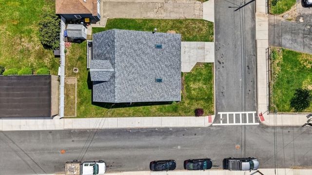 8 Alsop St, Fall River, MA 02723