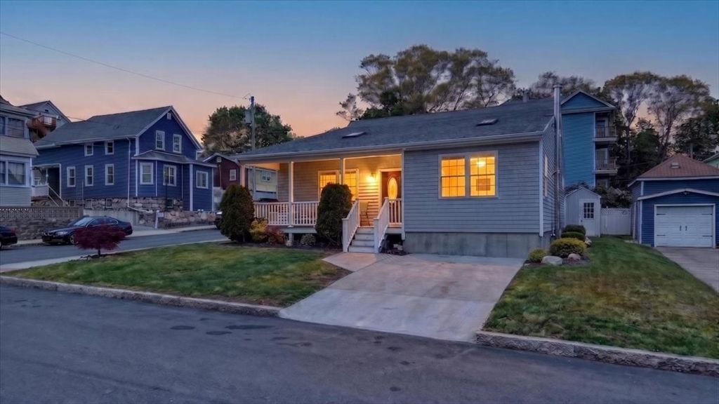 8 Alsop St, Fall River, MA 02723